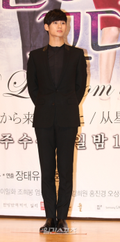 [포토] 김수현, 올블랙 패션으로 시크한 매력 과시