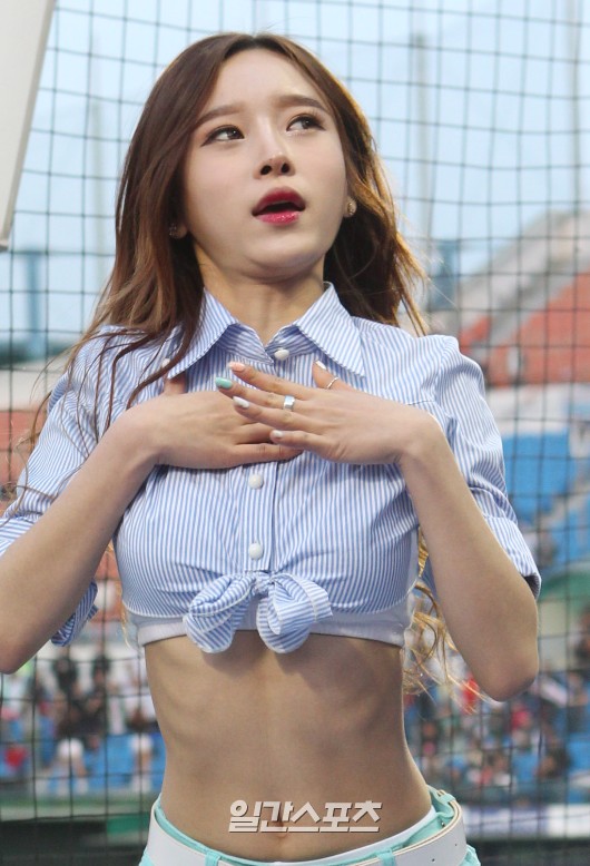포토] 정인아 흉부 압박에 가슴뼈가 | 모바일 JTBC뉴스