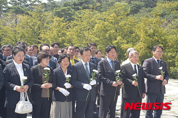 이해찬, 복당신청서 제출…'찬반 허용' 놓고 대립할 듯