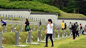 보훈처 “임을 위한 행진곡, 합창 유지“…호남 반발 불보듯