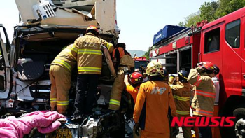 서울외곽순환도로서 화물차간 추돌사고 발생…1명 사망