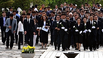 더민주 “노무현 전 대통령 그리던 '사람 사는 세상', 만들어가겠다“