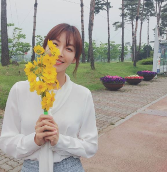 김소연, 꽃보다 아름다운 미모..화사미소