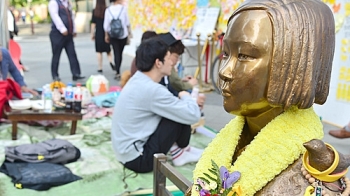 “머릿속에서 시켰다“…일본 대사관 앞 소녀상 망치테러