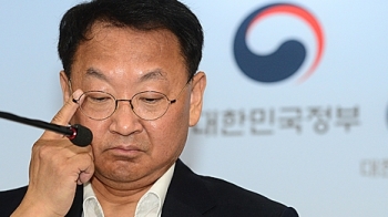 유일호 “산은·수은 부실, 당국서 책임질 사람 있으면 져야“