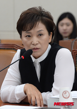 역대 첫 여성 예결위원장 김현미, 강경 예고