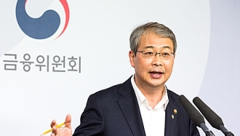 임종룡 “한진해운 상황 보며 합병 검토“