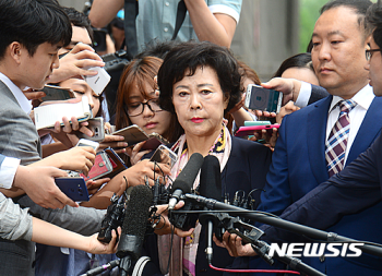 '면세점 로비 의혹' 신영자 16시간 검찰 조사