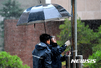 7월 첫 주말 전국 곳곳에 장맛비…남부지방 천둥·번개