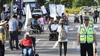 “한국 복지재정지출 OECD의 '절반'…증가율마저 둔화“