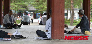 기대수명 느는데 뭐 먹고 사나…고령층 '노후준비 부족'에 시름