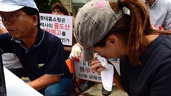 “망할 판인데, 롯데홈쇼핑은 정부눈치“…협력사들 '격앙'