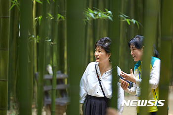 박 대통령, 1일 업무복귀…우병우 해임 당장은 안할듯