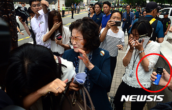 위안부 화해재단 이사장에 캡사이신 뿌린 20대 남성 구속