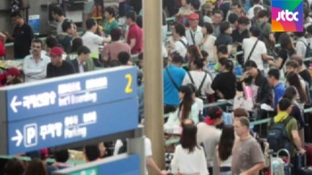 바다로 해외로 '폭염 피난'…인천공항 이용객 최고치