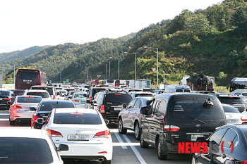 강원 고속도 귀경차량 몰려…강릉→서울 4시간20분