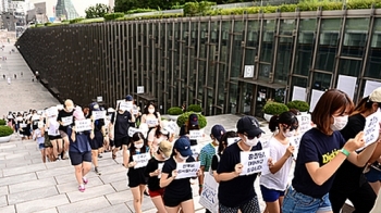 최경희 총장 사퇴 거부로 '이대 사태' 심화…대규모 시위 진행