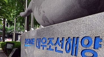 '민유성 측근' 홍보대행사 대표, 검찰 출석 '묵묵부답'