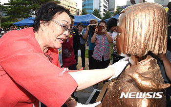 외교부 “위안부피해자 현금지급…생존자 1억원“