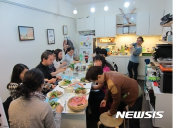 '가족 대신 친구·지인들과 보내요'…청년층 명절 新풍속도