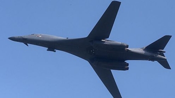 미 전략폭격기 B-1B 2대, 한반도 전개…1대는 비행 후 착륙