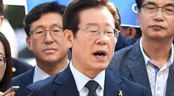 이재명 성남시장 검찰 출석 “독재정권이 저를 투사로 만들었다“