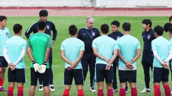 카타르전 앞둔 슈틸리케호…'침대축구·귀화선수' 주의보