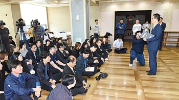 울산 관광버스 참사 유가족, “수사 과정 공개하라“ 강력 항의