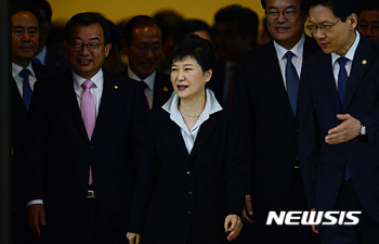 박 대통령 시정연설, 23차례 박수…개헌 제안에만 7차례