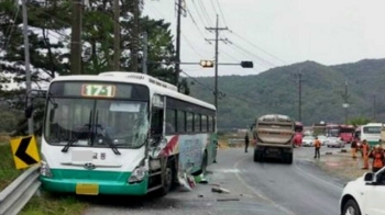 [뉴스브리핑] 거제서 시내버스끼리 충돌…31명 다쳐 