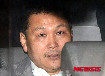 '정운호 구명 로비' 성형외과 의사 징역 2년 구형