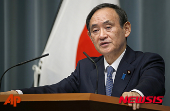 일본 관방, “박대통령 사태 논평 삼가겠다“…“위안부합의 실시 중요“