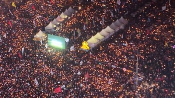 법원에 제동걸린 '촛불집회 행진금지'…경찰, 무리한 관리 도마