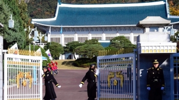 청와대 “최순실 경호, 사실무근…과도한 보도엔 법적대응 검토“