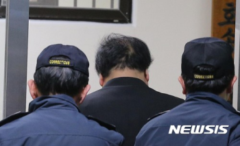 안종범 “박 대통령 지시로 기업 모금 했다“ 진술 재확인