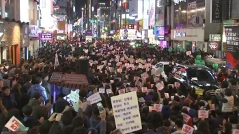 예상 넘은 '지역 촛불'…부산 서면 일대 “하야하라“ 행진