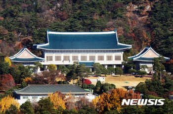 청와대, '촛불집회' 비상근무…“민심 무겁게 느끼며 예의주시“