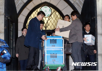 검찰, '정유라 특혜' 이화여대 교수 등 17명 수사 착수