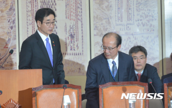 교문위, 새누리당 반발 속 '국정교과서 무력화법안' 안건 상정