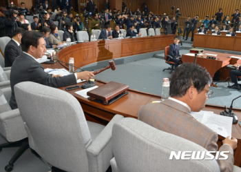 최순실 국조 첫날, '검찰총장 불출석' 놓고 파행