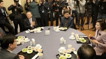 여당 “박관용·김형오·정의화·조순형 4인중 비대위원장 결정“