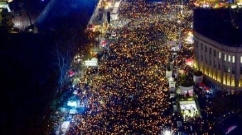 110만 촛불, 7시 '암흑 퍼포먼스'…“세월호 7시간 진실 밝혀라“