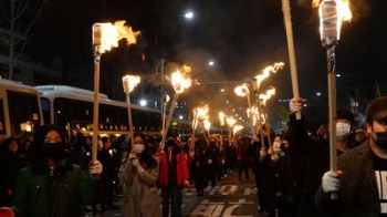 사상 최대 232만명 시위에 연행자 '0'…촛불 역사 어디까지