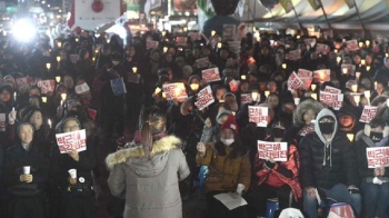 매일 청와대 200m 앞 야간행진…계속되는 촛불집회