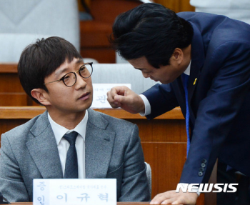 이규혁 “장시호, 본인과 찍은 사진 페북서 지우라고 해“