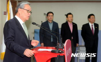 친박계, 인명진의 '친박 청산' 예고에…“인민재판 안돼“