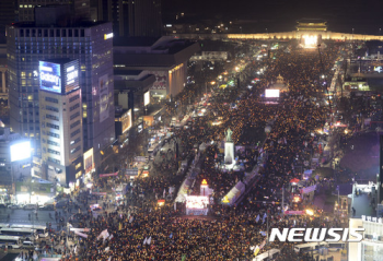 법원 “정유년 새해 첫 촛불집회, 안국역 5번 출구 집회 허용“