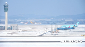 눈폭탄에 시민들 '고생길'…항공편 결항·지하철 지연