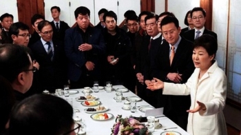 박 대통령, 설 연휴 직후 기자단 만나 해명 나설 듯