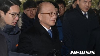 박한철 “대통령 직무정지 두 달 탄핵심판 조속히 결론 내야“